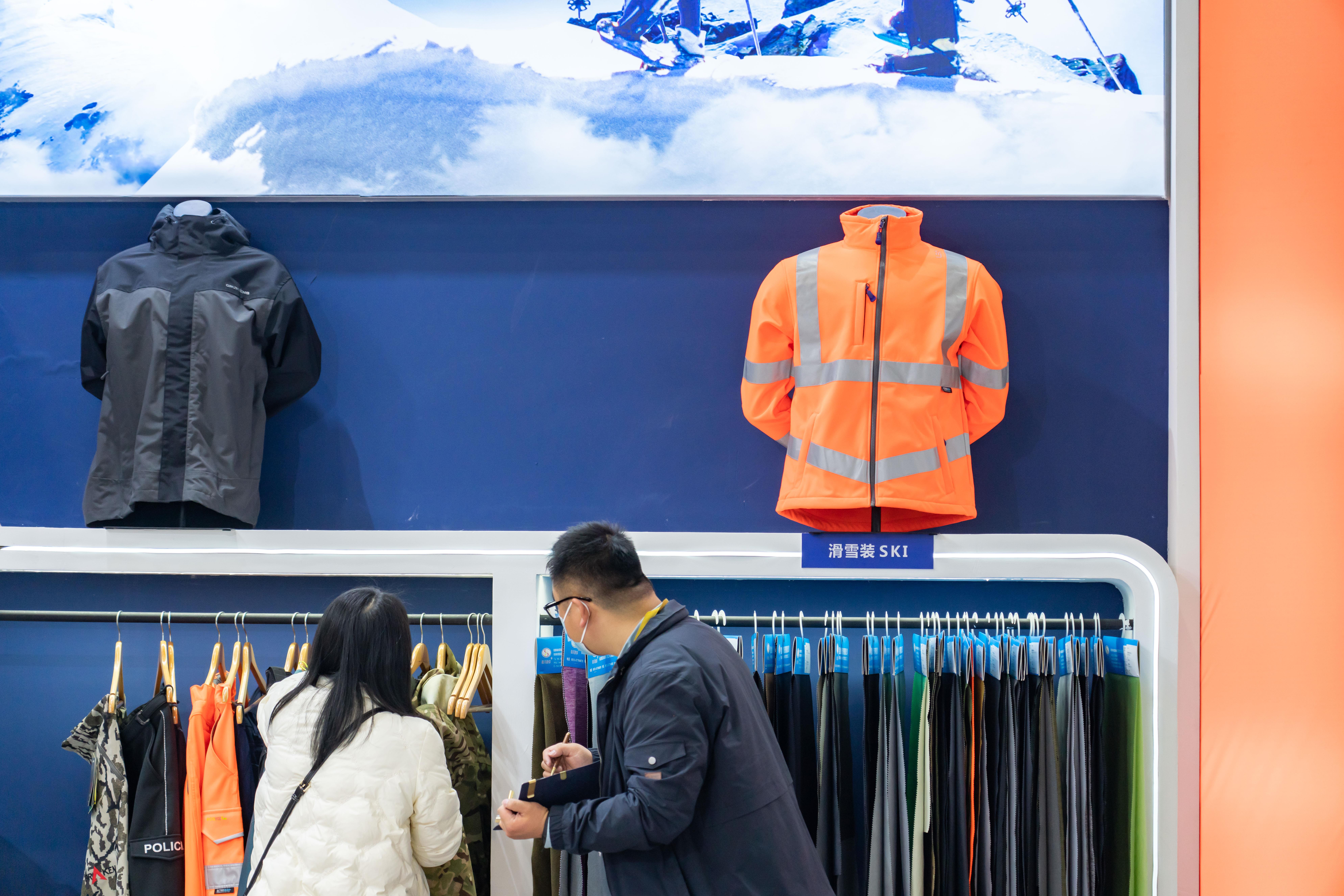 功能与时尚兼备 看国产滑雪服缘何赢得市场青睐(图2)