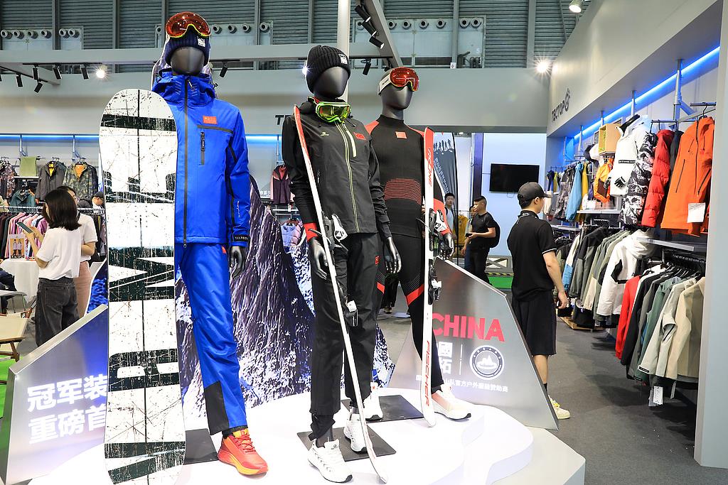 功能与时尚兼备 看国产滑雪服缘何赢得市场青睐(图4)