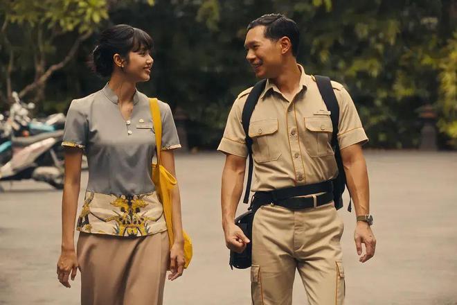 Lisa现身《白莲花》首映LV三公子低调守护再同框邮轮度假被偶遇网友直呼太甜了！(图5)