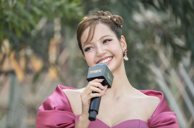 Lisa现身《白莲花》首映LV三公子低调守护再同框邮轮度假被偶遇网友直呼太甜了！(图6)