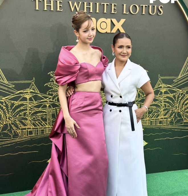 Lisa现身《白莲花》首映LV三公子低调守护再同框邮轮度假被偶遇网友直呼太甜了！(图7)