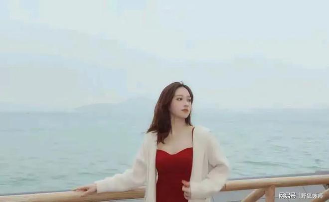 吴柳芳从艺术体操冠军到火遍全网女神身材颜值确实不错。(图2)