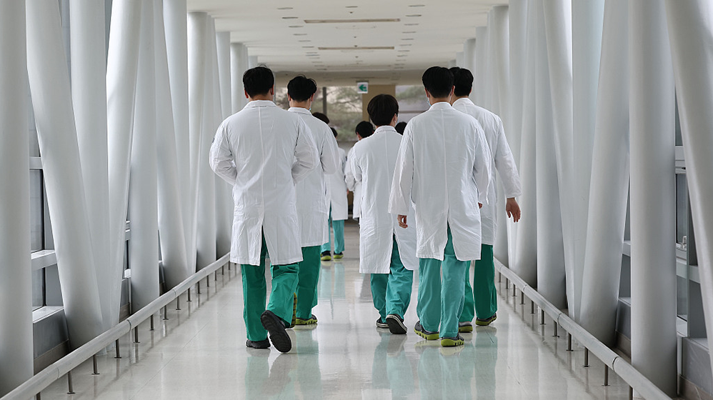 早安!世界丨瑞典正式加入北约；外国记者谈被王毅认出：这辈子值了(图4)