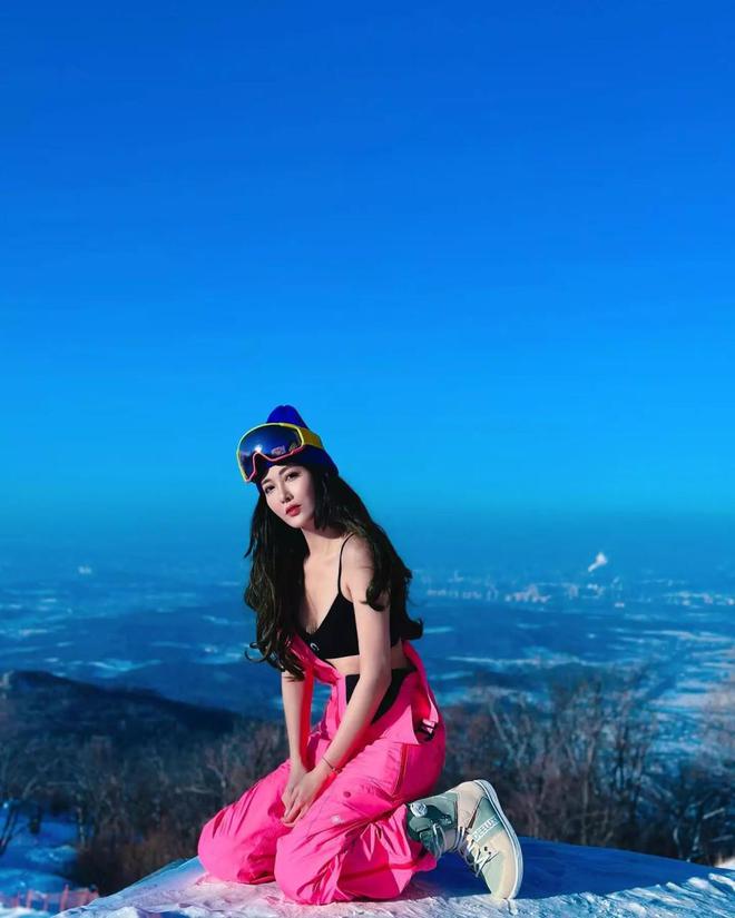 41岁李彩桦滑雪出意外！惊险跌进2米多深雪洞获几名外国人搭救