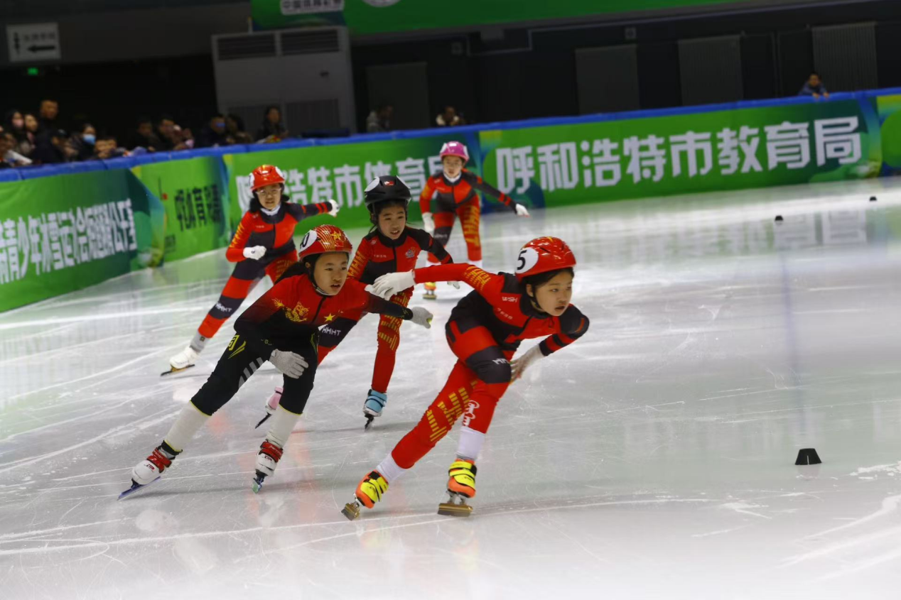 “百万青少年·百县健康行” 2024-2025呼和浩特青少年冰雪运动会短道速滑、花样滑冰公开赛顺利完赛