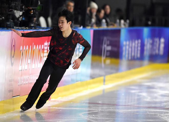 仅排名第15位！国产版羽生结弦在世青赛掉链子网友：天赋平平(图4)