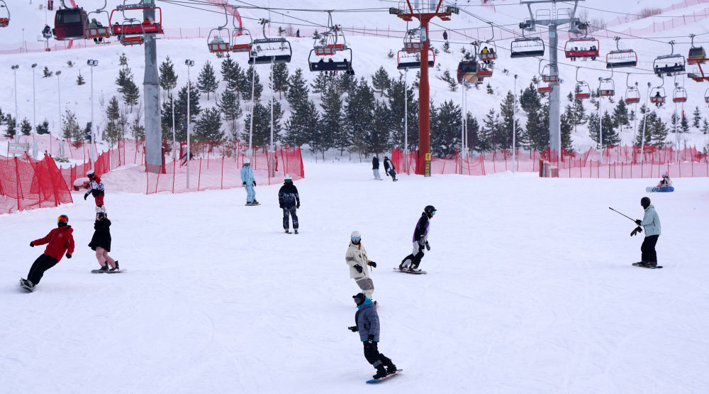 习近平总书记关切事｜流金淌银！北国冰雪资源释放新红利——冰雪经济高质量发展新实践之一(图2)