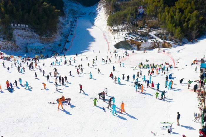 冰雪经济崛起：全国冰雪运动热潮助力发展