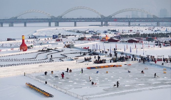 政府工作报告首提冰雪经济：万亿消费市场迎智能化拐点政策红利催热新增长极｜两会重磅