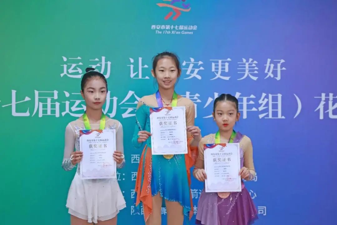 灞桥区东城一小张语桐同学斩获西安市第十七届运动会花样滑冰乙组自由滑项目金牌