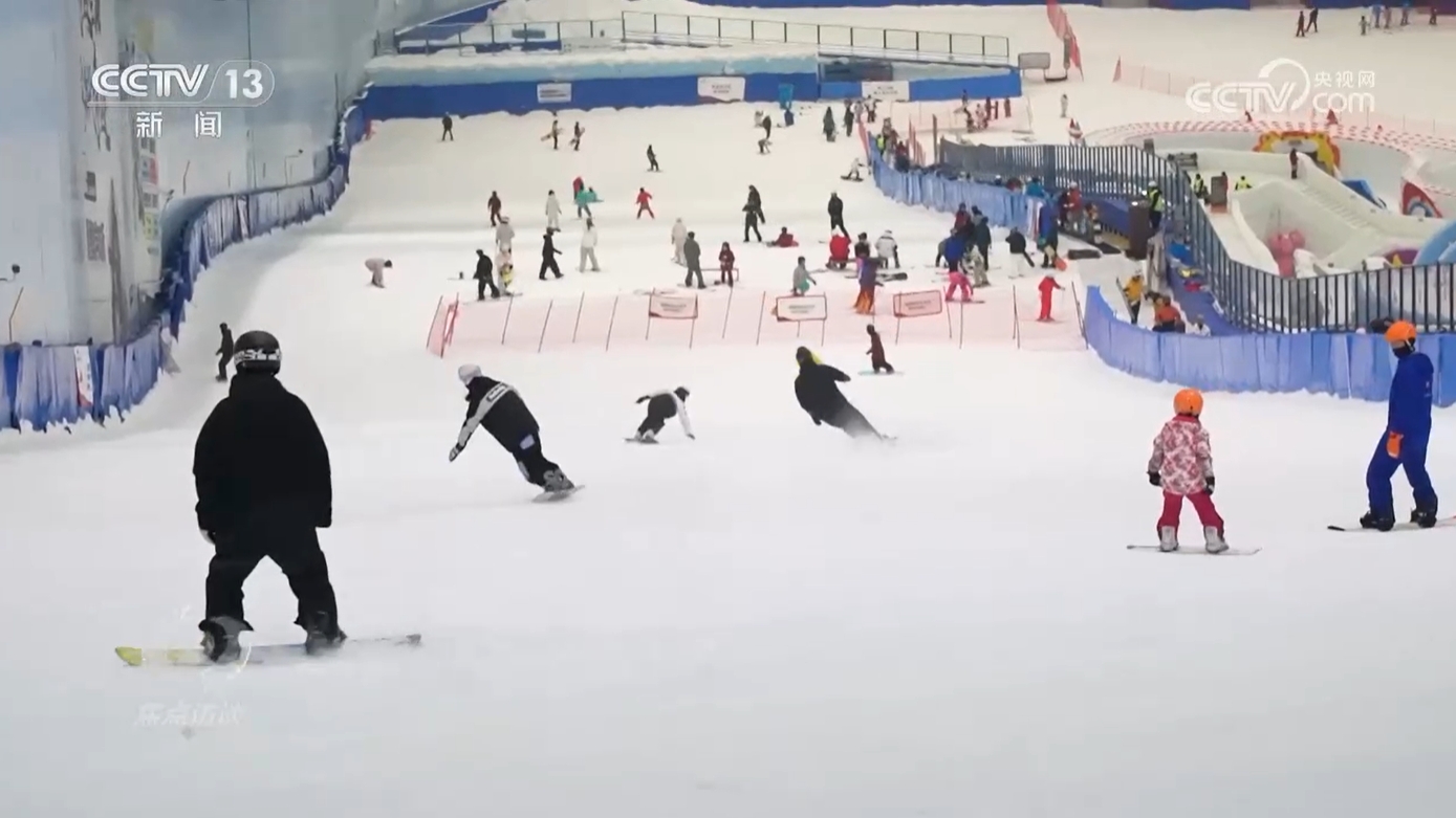 冰雪春天 从北到南冰雪运动点燃经济增长新引擎
