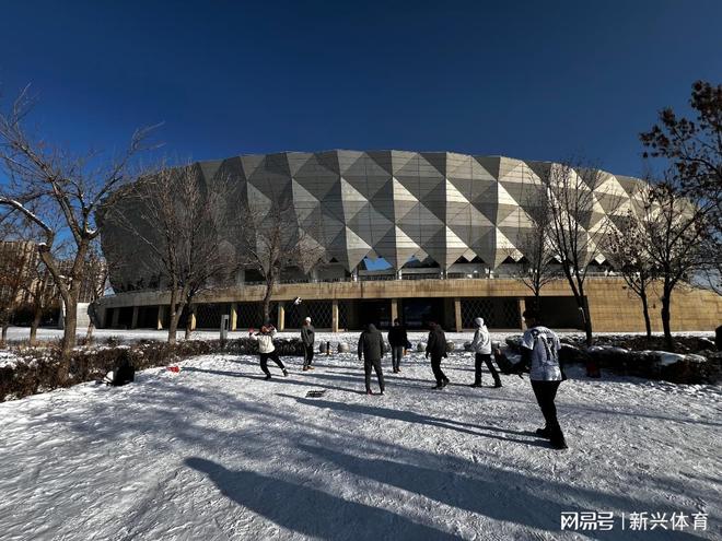 为什么新疆人喜欢雪地足球？
