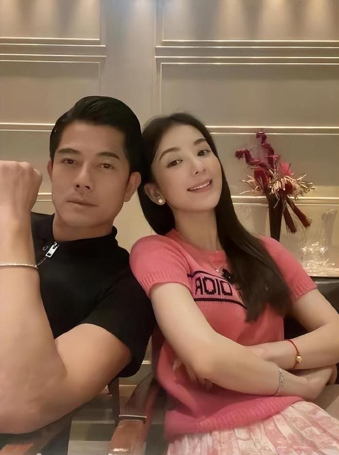 昔日为嫁大22岁巨星被逼签婚前协议今八年已过她终于扬眉吐气