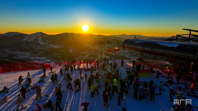 一百秒一冰城·冰雪春天｜多项冰雪赛事接踵举办 崇礼后奥运经济热力十足(图3)
