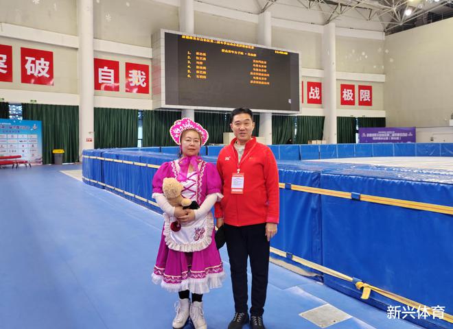 新疆花样滑冰繁花朵朵(图2)