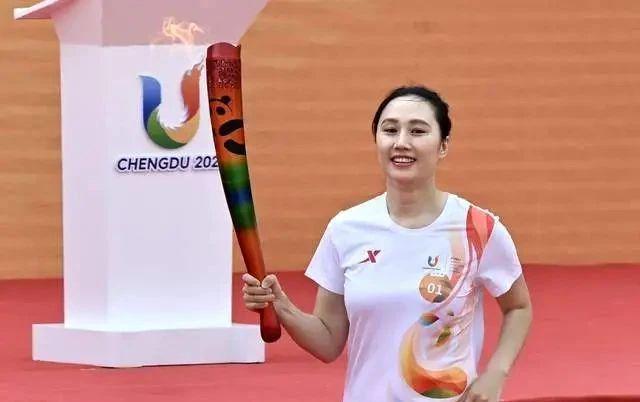 柳承敏晒出与丁宁合影速滑女神张虹也在配文：3个奥运会冠军