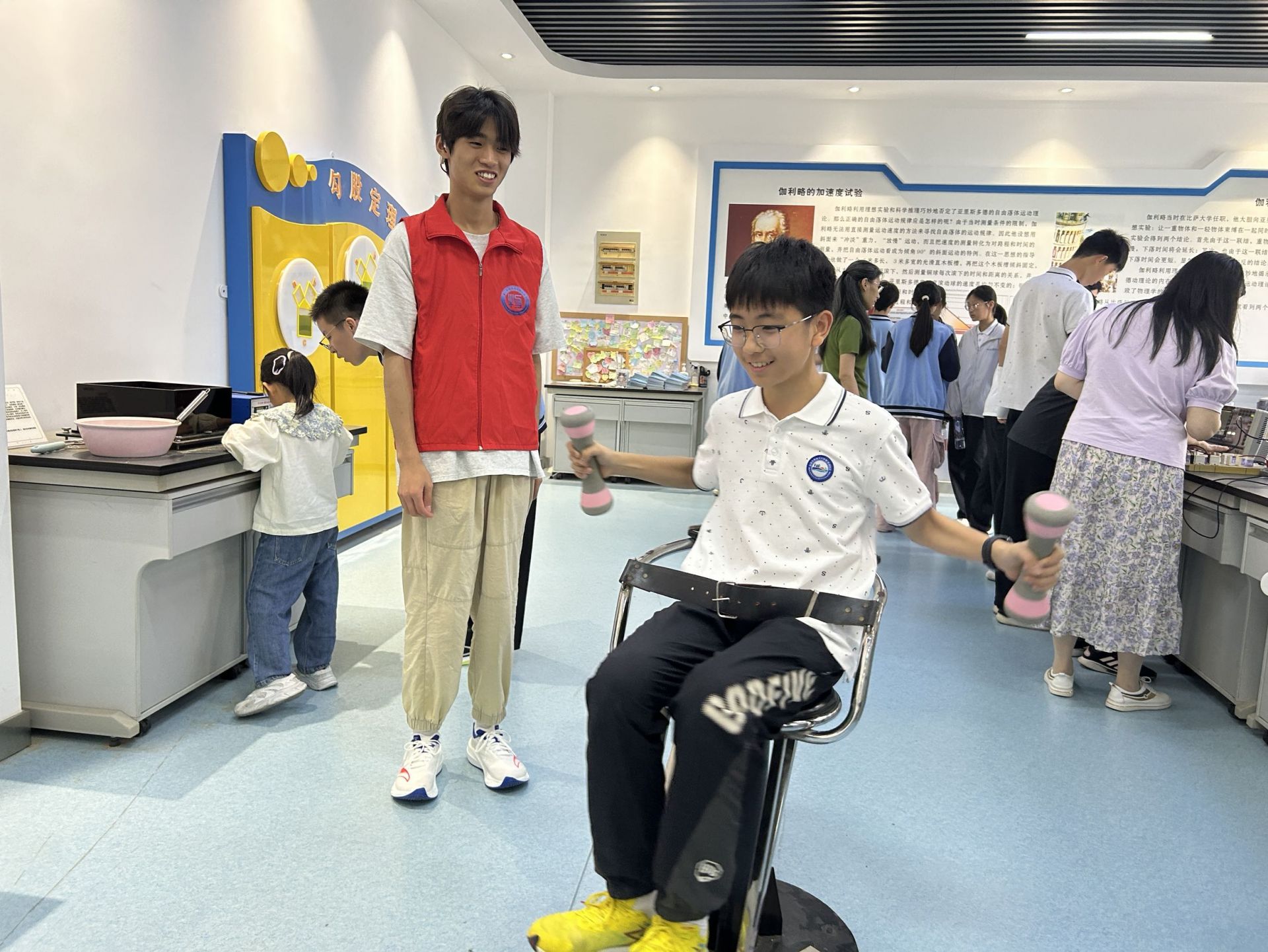 安徽大学科技活动周正在进行时 带您沉浸式感受前沿科技(图1)