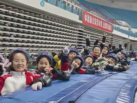 体教融合育新苗 冰雪筑梦少年强！吉林市第一实验小学开启春日冰上成长课堂(图1)