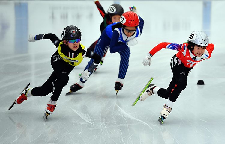 “冰雪体育+”为边城黑河添活力(图1)
