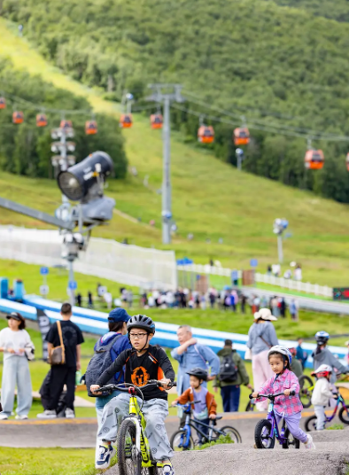 解锁18度的夏天——崇礼从“冰雪王国”到“盛夏天堂”的四季旅游之路