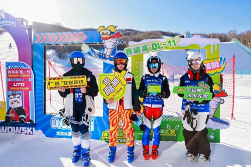 滑雪盛事燃动赛场！赛哺高助力青少年玩转冰雪运动(图1)