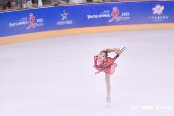 12岁花滑小丫在广州市运会上挑战高难度成中国女子第一人(图2)