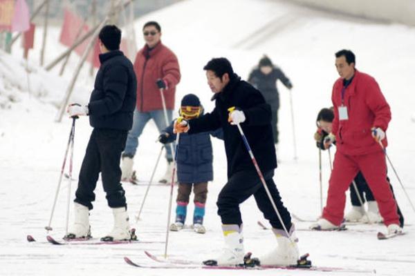 2025年冬季：感受中国冰雪旅游的魅力与创新(图1)