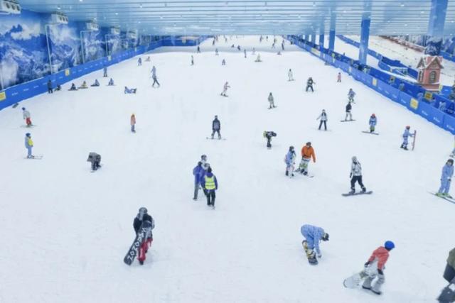 从顶级赛事到家门口体验上海冰雪运动点燃452万人次热情(图1)