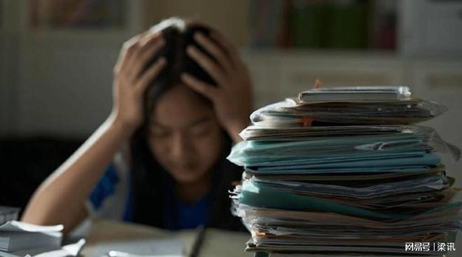 网友曝安徽高三女生跳楼轻生品学兼优答题卡变遗书内容太痛心(图2)