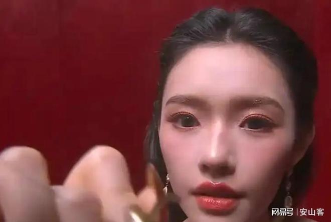 芭莎之夜被镜头签吓坏杨幂不敢露脸只有赵今麦扛住了！(图7)
