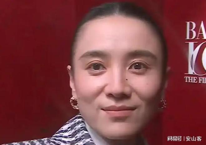 芭莎之夜被镜头签吓坏杨幂不敢露脸只有赵今麦扛住了！(图9)