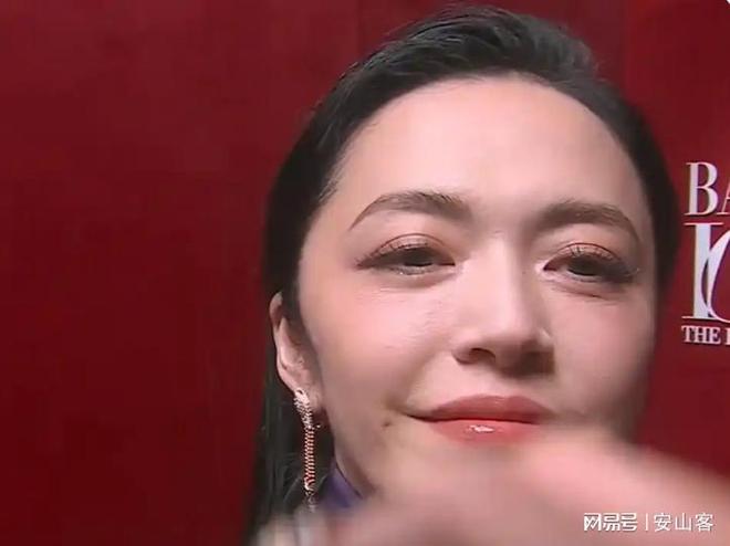 芭莎之夜被镜头签吓坏杨幂不敢露脸只有赵今麦扛住了！(图8)