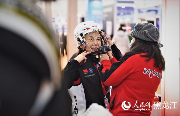 聚焦便捷出行、体育经济 第二场“部长通道”回应民生热点(图1)